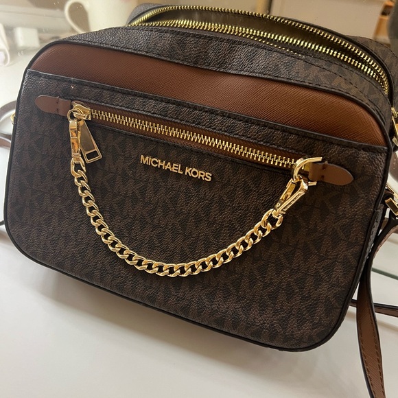Michael Kors Brown Shoulder Bag with gold chain (removable) very good condition - Picture 1 of 14